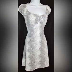 LILY STEM WOMEN'S ON/OFF SHOULDER SNAKE PRINT FLIRTY SUMMER DRESS STRETCHY M NWT